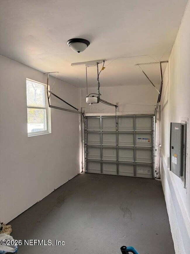 Building Photo - 2706 Palafox St