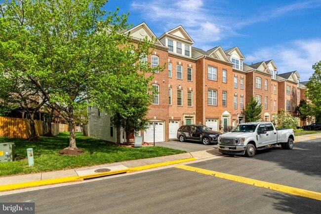 Building Photo - 13051 Park Crescent Cir