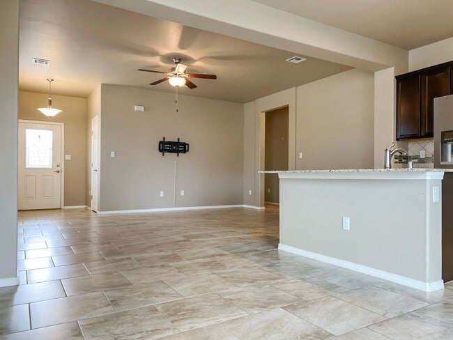 Building Photo - Modern 3 Bed 2 Bath Home - Pet Friendly!