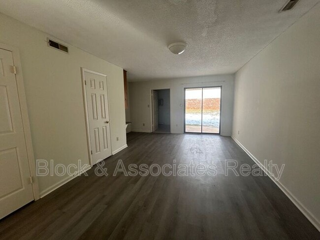 Building Photo - 601 Timberline Dr SE