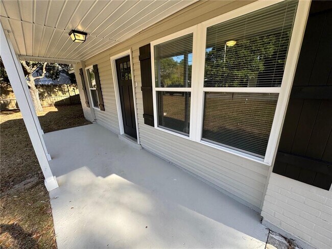 Building Photo - 303 Evergreen Hill