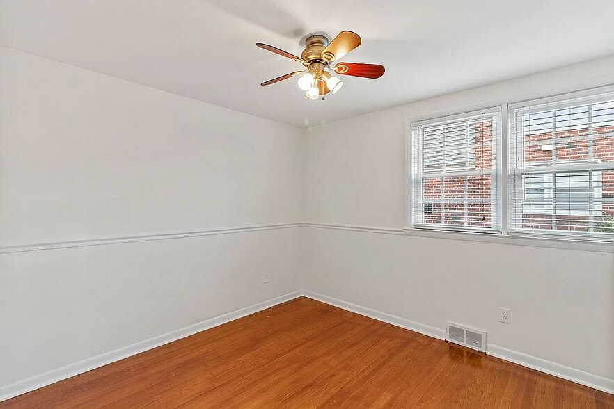 Building Photo - 802 Loney St