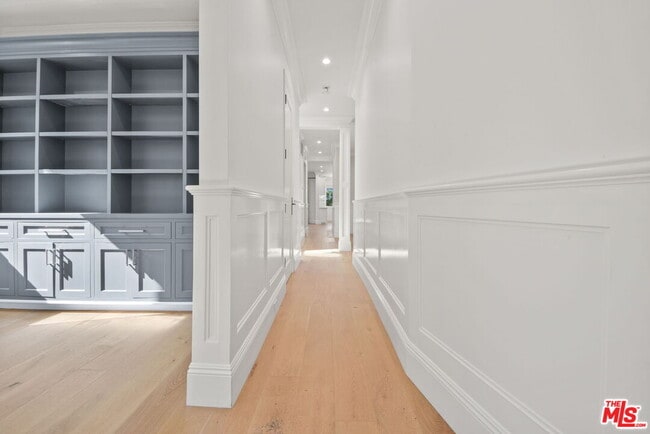 Building Photo - 1153 S Clark Dr