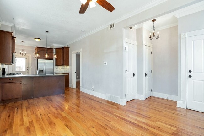 Building Photo - 353 Fox St