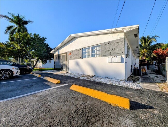 Building Photo - 512 SW 7th St