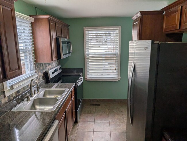 Building Photo - FURNISHED HOME IN POPLAR JOHNSON CITY