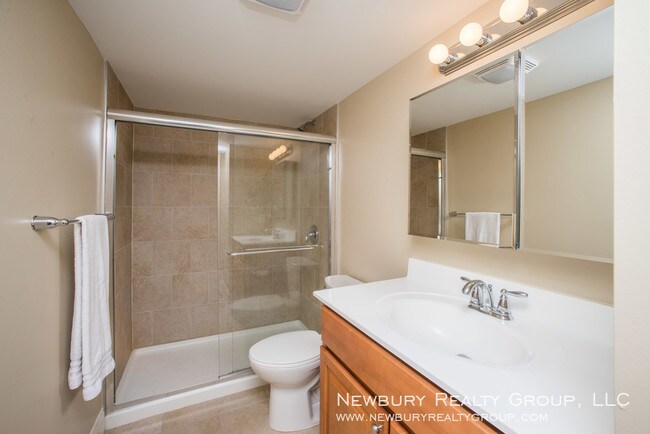 Building Photo - Stunning Two-Bedroom Apartment