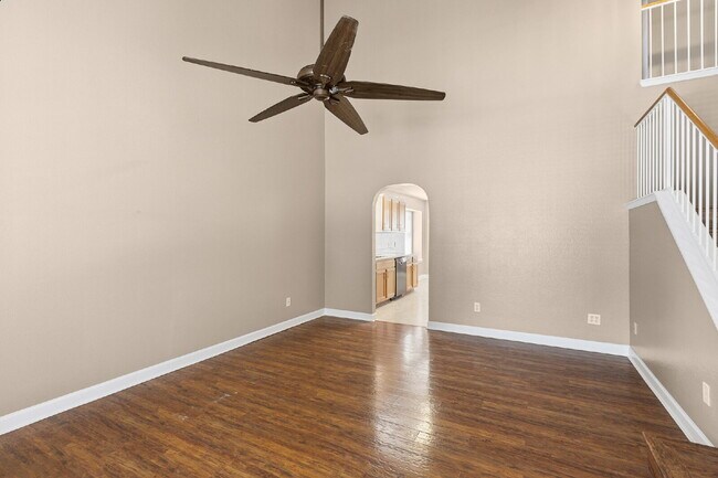 Building Photo - Beautiful Corner Lot, 4 Bedroom Home in Pl...