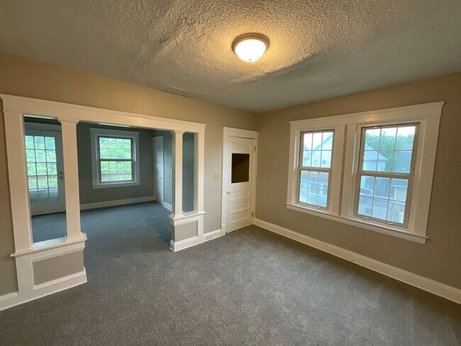 Building Photo - 3210 Louisiana Ave