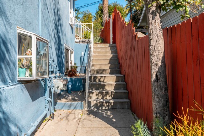 Building Photo - 3909 Cumberland Ave