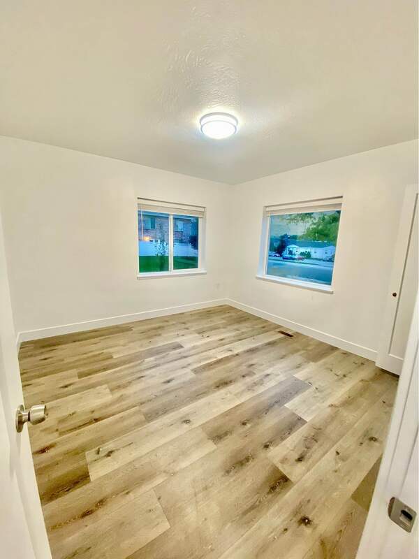 Building Photo - 295 E 800 S