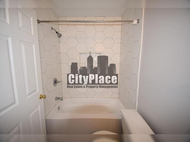 Building Photo - 910 Lexington Ave