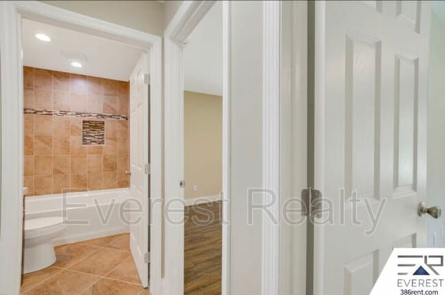 Building Photo - 92 Rickenbacker Dr