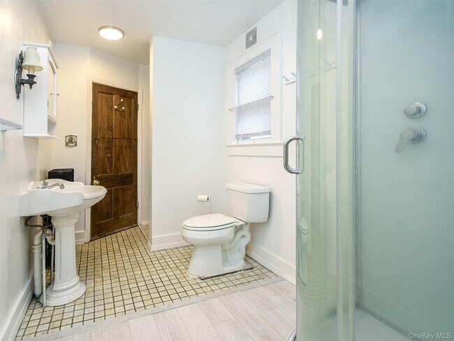 Building Photo - 27 Summit Ave