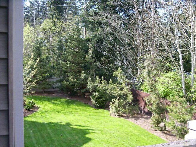 Building Photo - Bright and Spacious Bothell Condo Overlook...