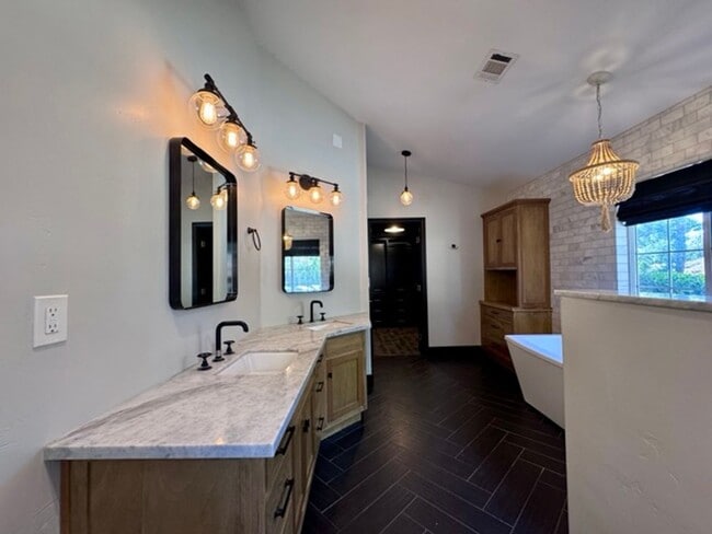 Building Photo - Move in Special! Move in by November 1st a...