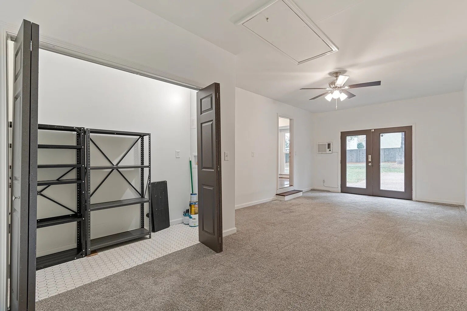 Building Photo - 723 Riverview Dr