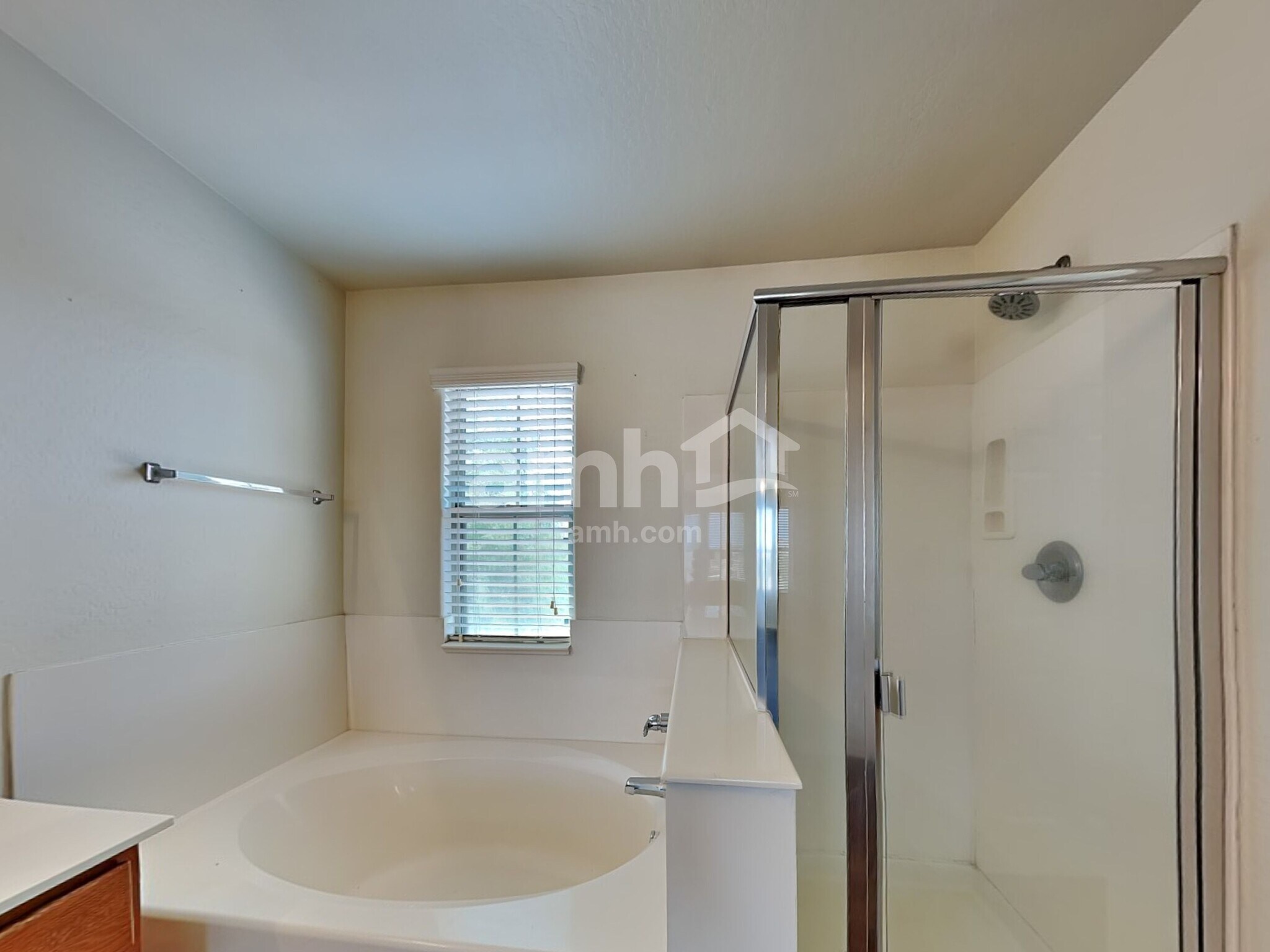 Building Photo - 2827 S 74th Dr