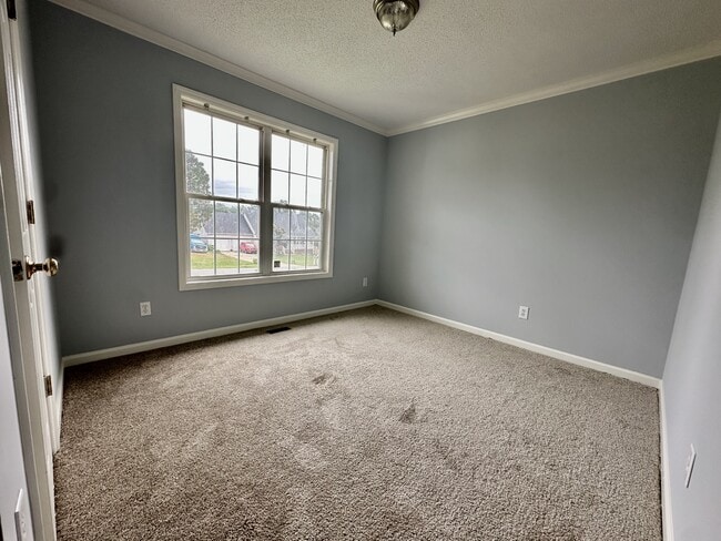 Building Photo - 228 Northview Dr