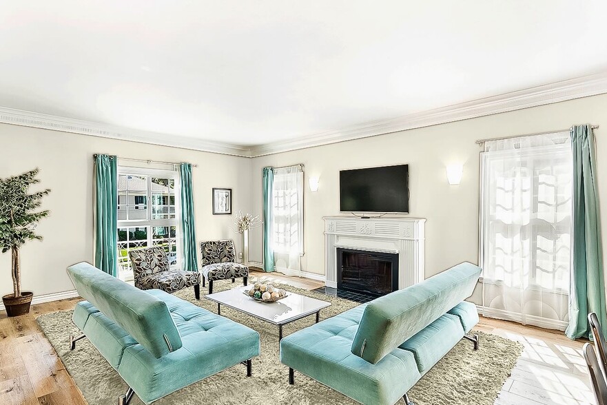 Living Room - 217 Poinsettia S Pl