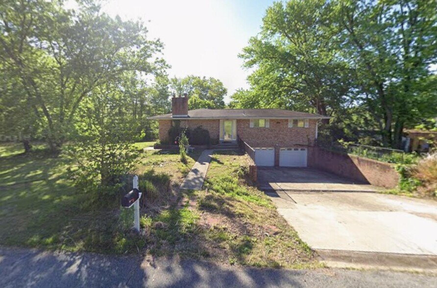 Building Photo - 5424 Old Temple Hill Rd