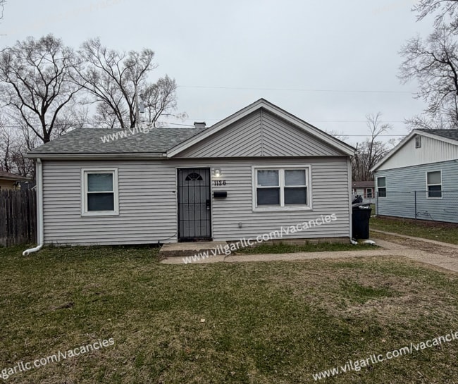 Building Photo - Newly Renovated 2-Bedroom • 1-Bathroom Home