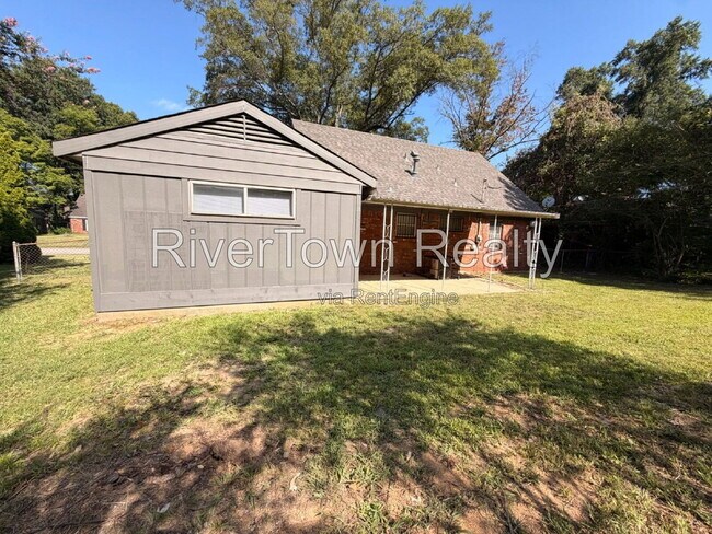 Building Photo - 2884 Spring Hill Dr