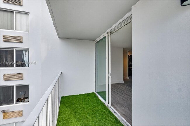 Building Photo - 1255 Collins Ave