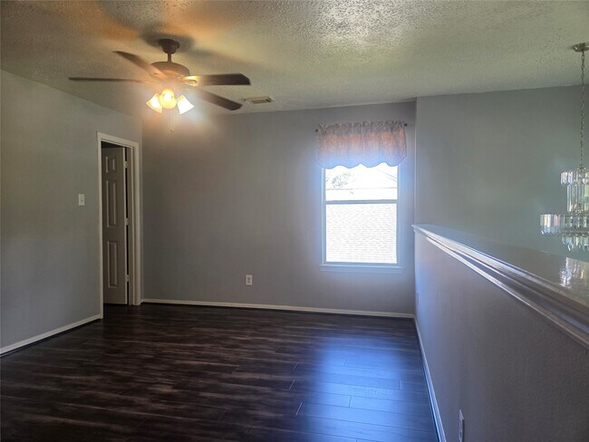 Building Photo - 16102 Mission Village Dr