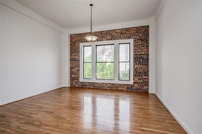 Building Photo - 915 Franklin-319.2