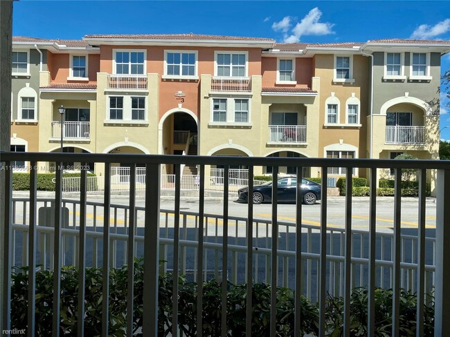 Building Photo - 3 br, 2 bath Condo - 8800 NW 107th Ct