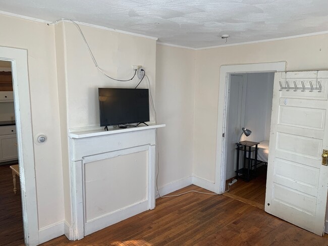 Building Photo - 15 Simmons St