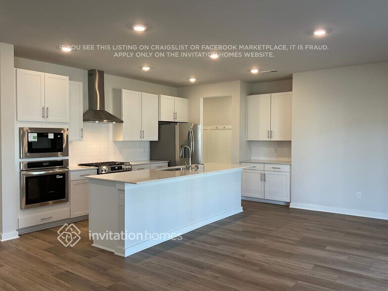 Building Photo - 1233 Leavell Ln