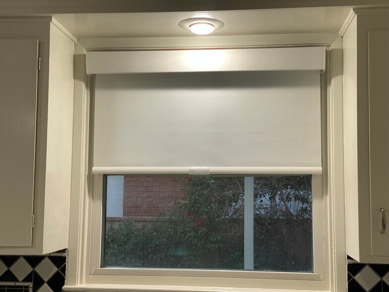 Building Photo - 5828 E Parkcrest St