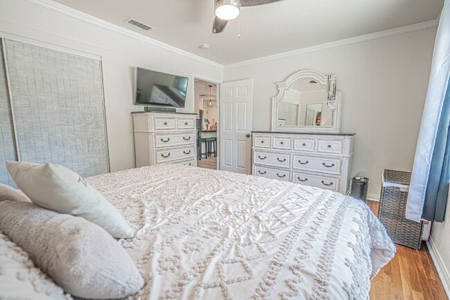 Building Photo - Beautifully Remodeled Home Move-In Ready!