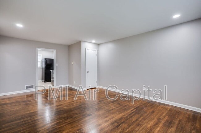 Building Photo - 6125 E Boston St