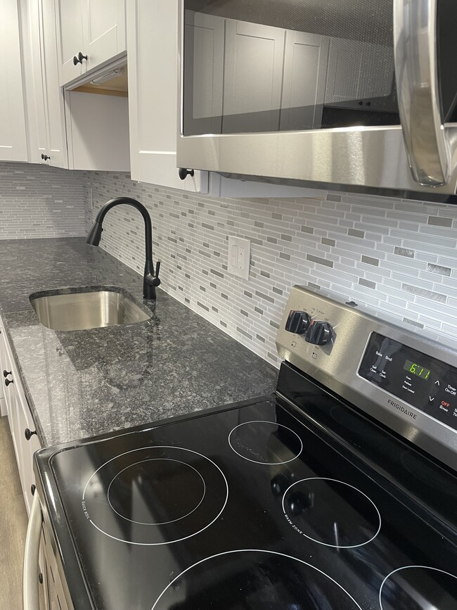 Building Photo - 30 Greensward Ln