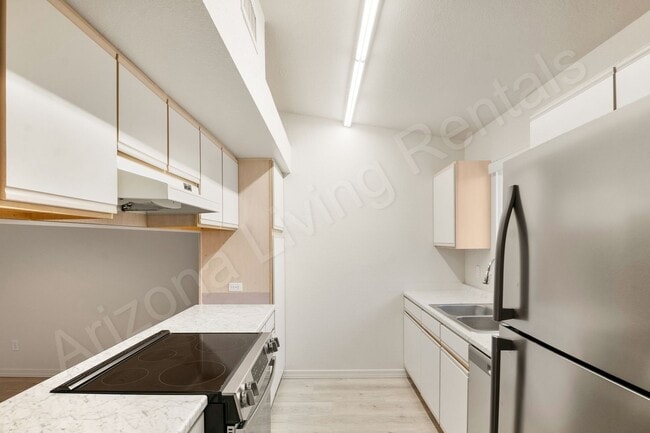 Building Photo - BLUE2710