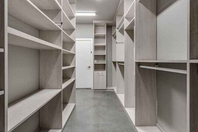 Building Photo - 2125 Heavenly Dr