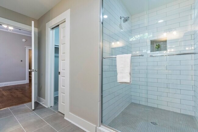 Building Photo - 1553 North Pkwy