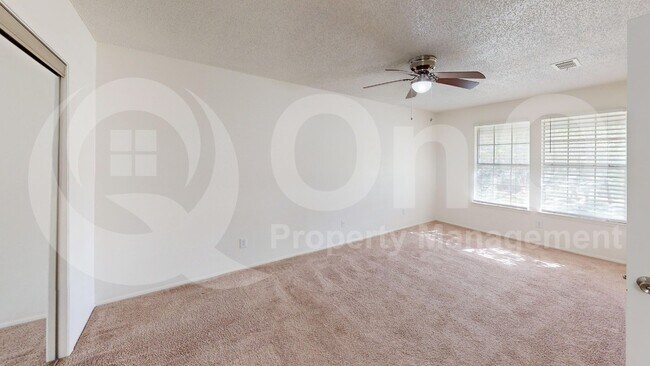 Building Photo - 1015 E Yager Ln