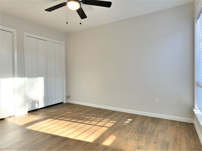 Building Photo - 604 Golfview Dr