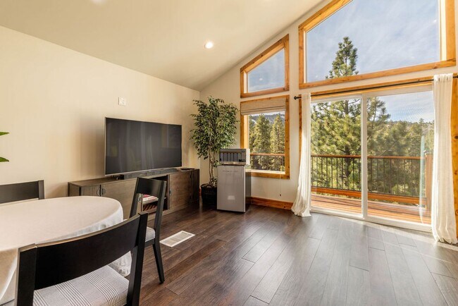 Building Photo - Stunning 4-Bedroom Home with Amazing Views, EV Charger & Solar in Big Bear!