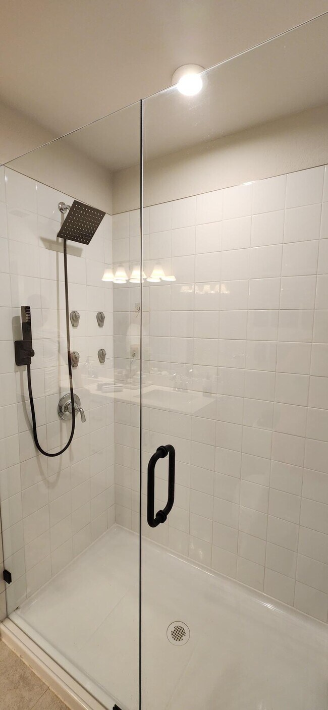 Building Photo - 1030 W Davis Pkwy