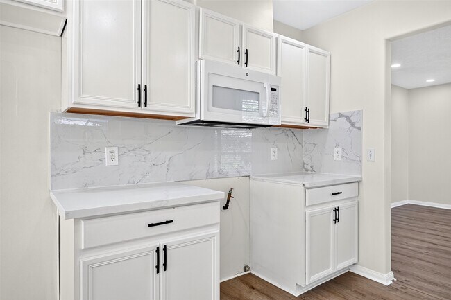 Building Photo - 17243 Valemist Ct