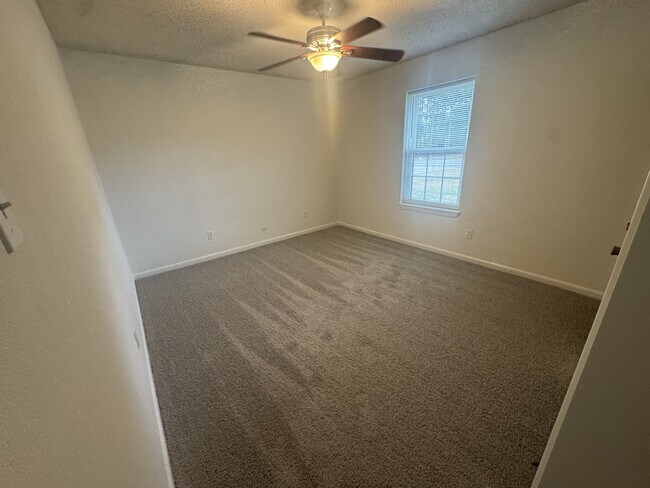 Building Photo - 1619 Leawood Dr