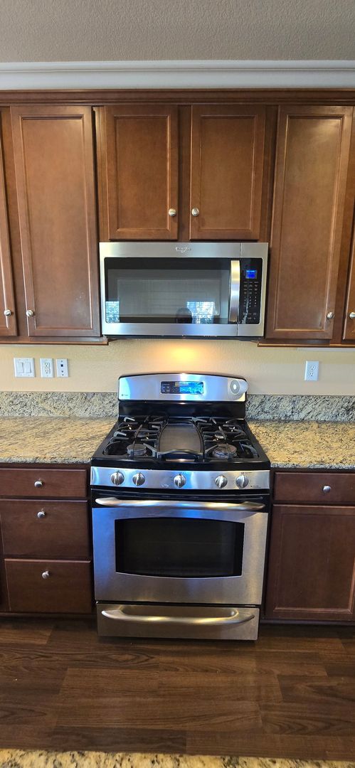 Building Photo - Beautifully maintained 2-bedroom, 2.5-bath with Loft • 1,504 sqft & 2-car garage.