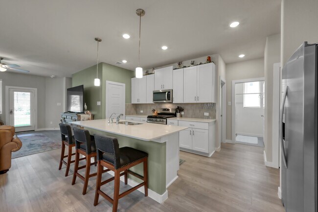 Building Photo - 372 Sunrise Ranch Dr