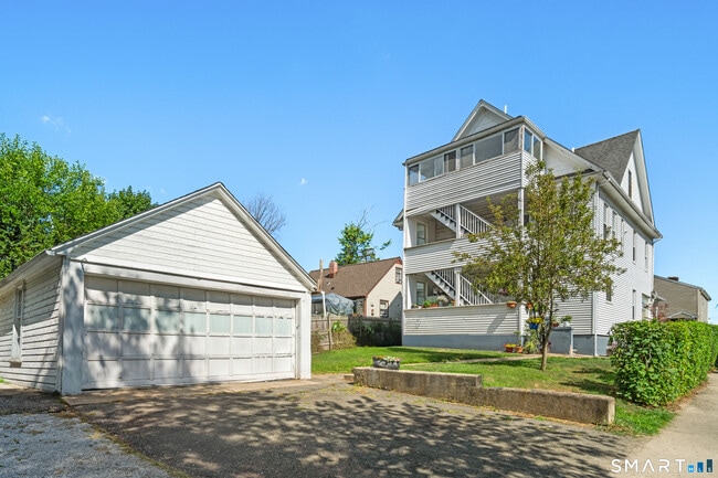 Building Photo - 318 Suburban Ave