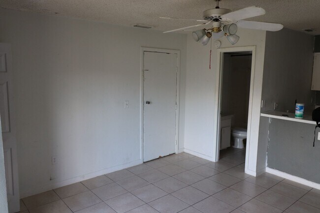 Building Photo - 727 Lucaya Dr